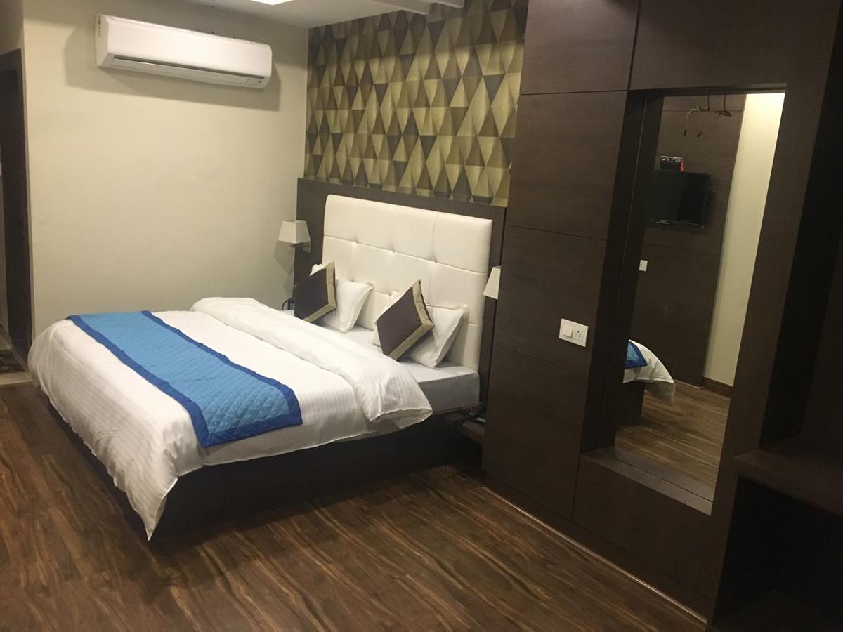 Arya Sheraton Hotel Аджмер Екстериор снимка