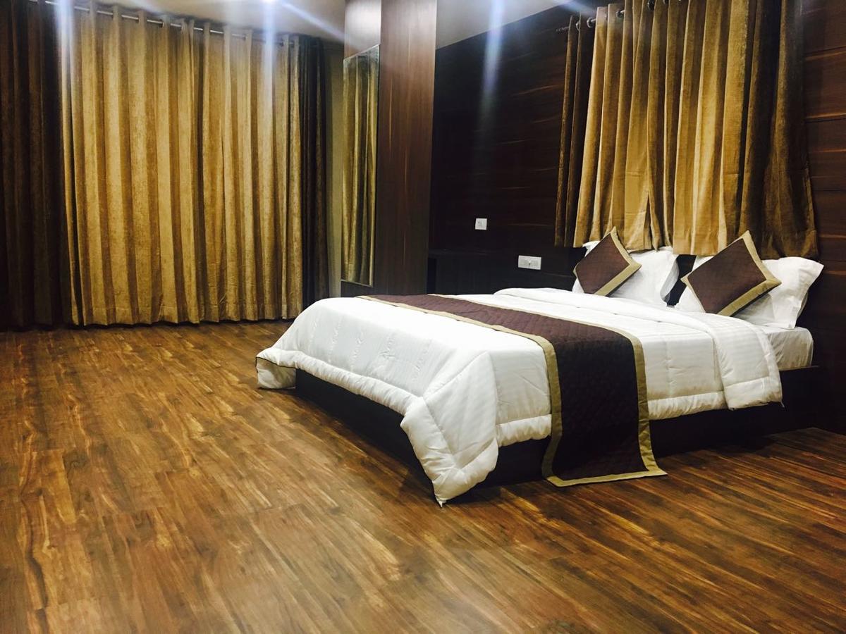 Arya Sheraton Hotel Аджмер Екстериор снимка