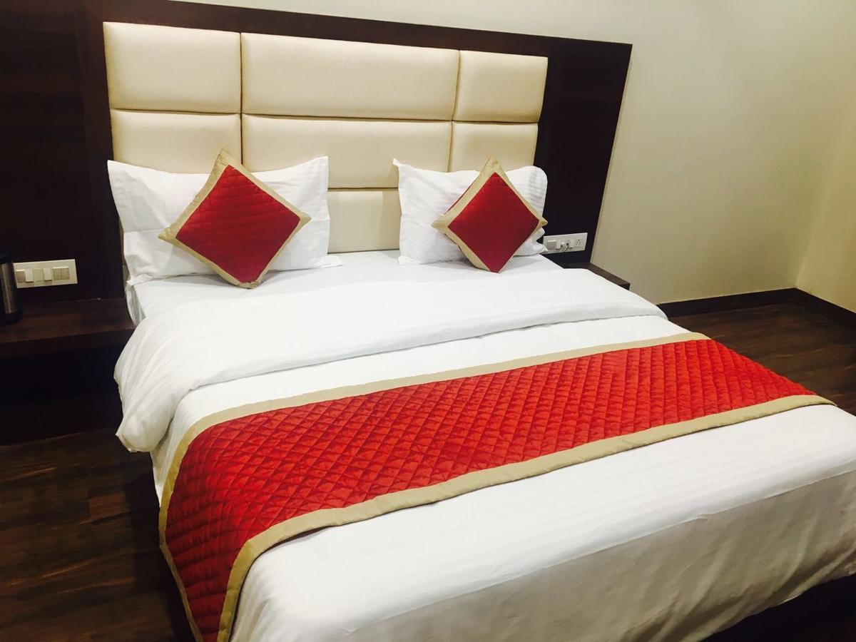 Arya Sheraton Hotel Аджмер Екстериор снимка