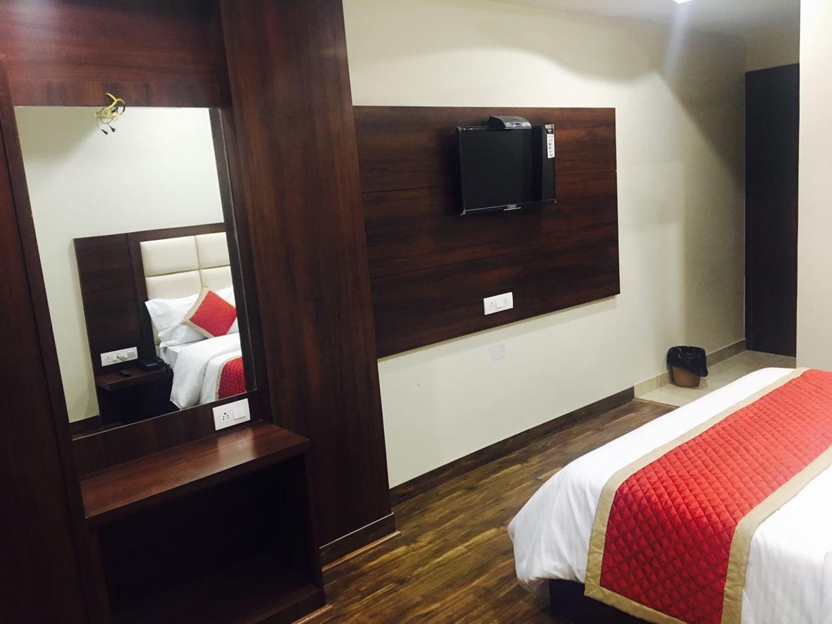 Arya Sheraton Hotel Аджмер Екстериор снимка